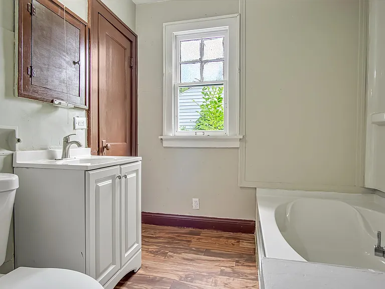 5611 Hallows Ave — Photo 2