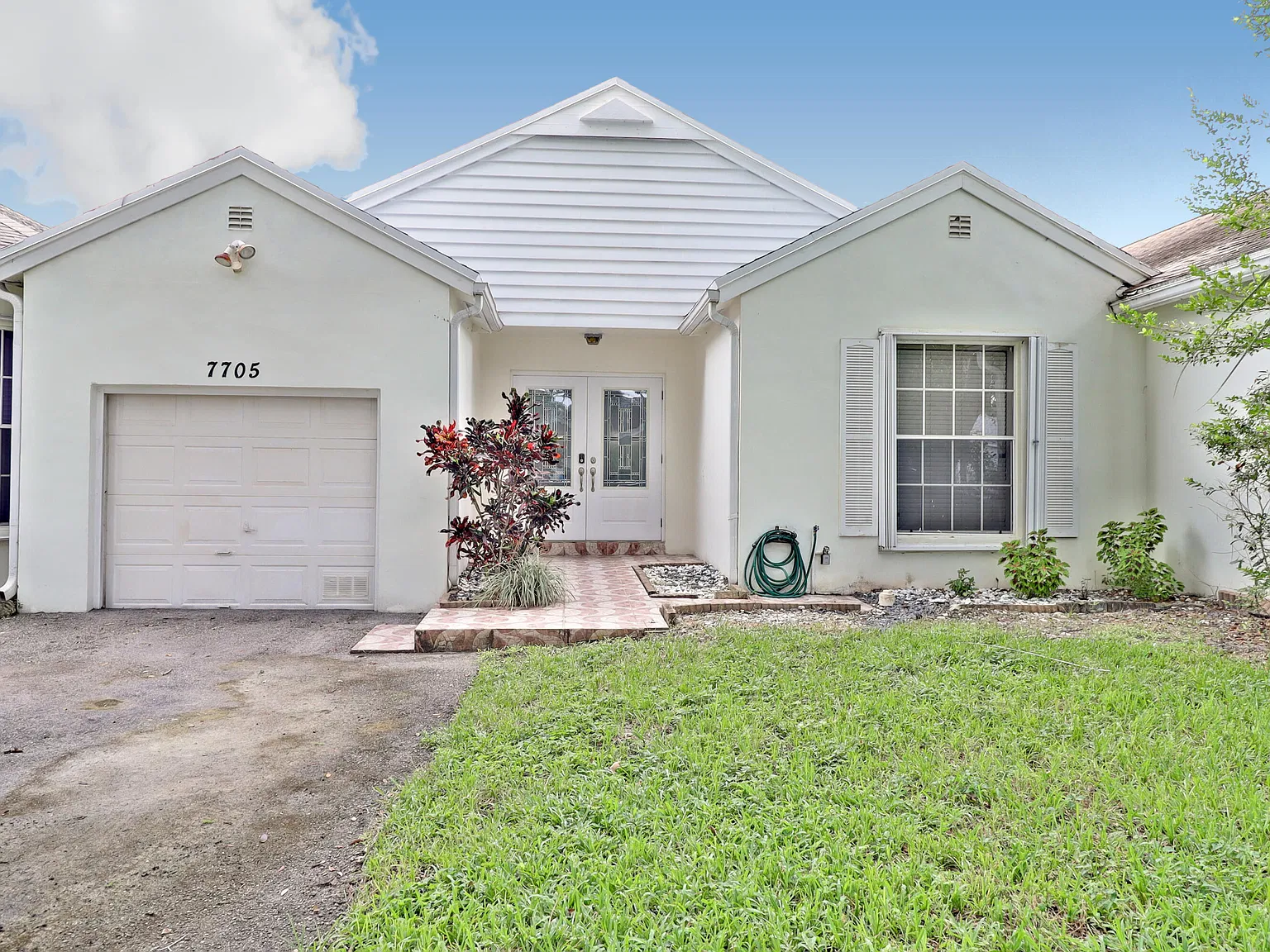 3 bed, 2.0 bath, 1379 sqft, $3,000 — Photo 3