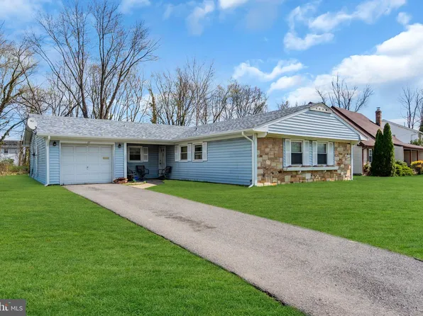 27 Genesee Ln, Willingboro, NJ 08046