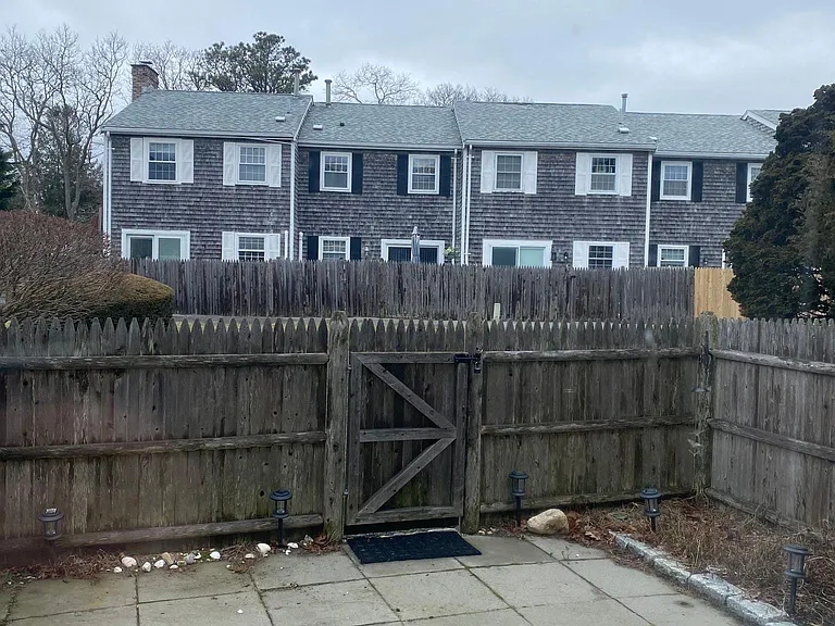 Captain Cook Ln — Photo 16