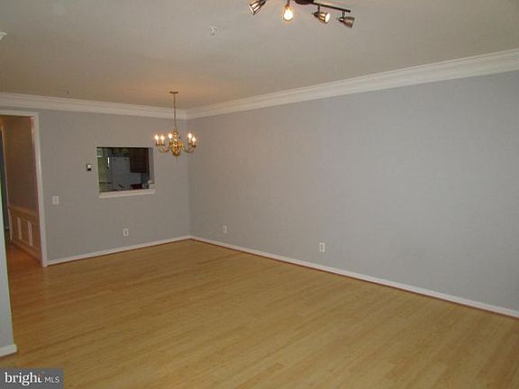 5th image of 7074 Falls Reach Dr #7074