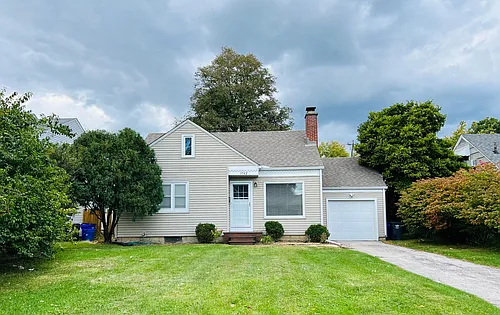 1542 College Hill Dr Photo 1
