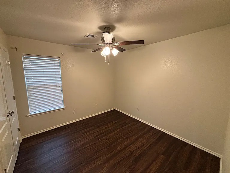 912 Cavecreek St — Photo 13