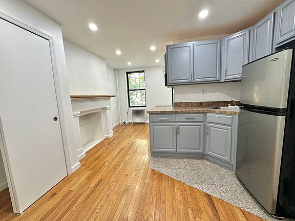 2nd image of 440 E 9th St APT 4B
