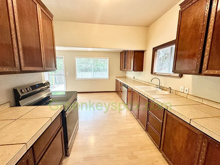 806 SE 45th Ave — Photo 9