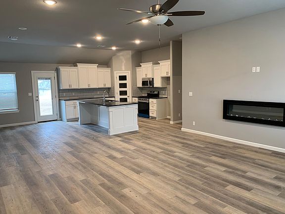 3rd image of 14735 S Lakewood Pl