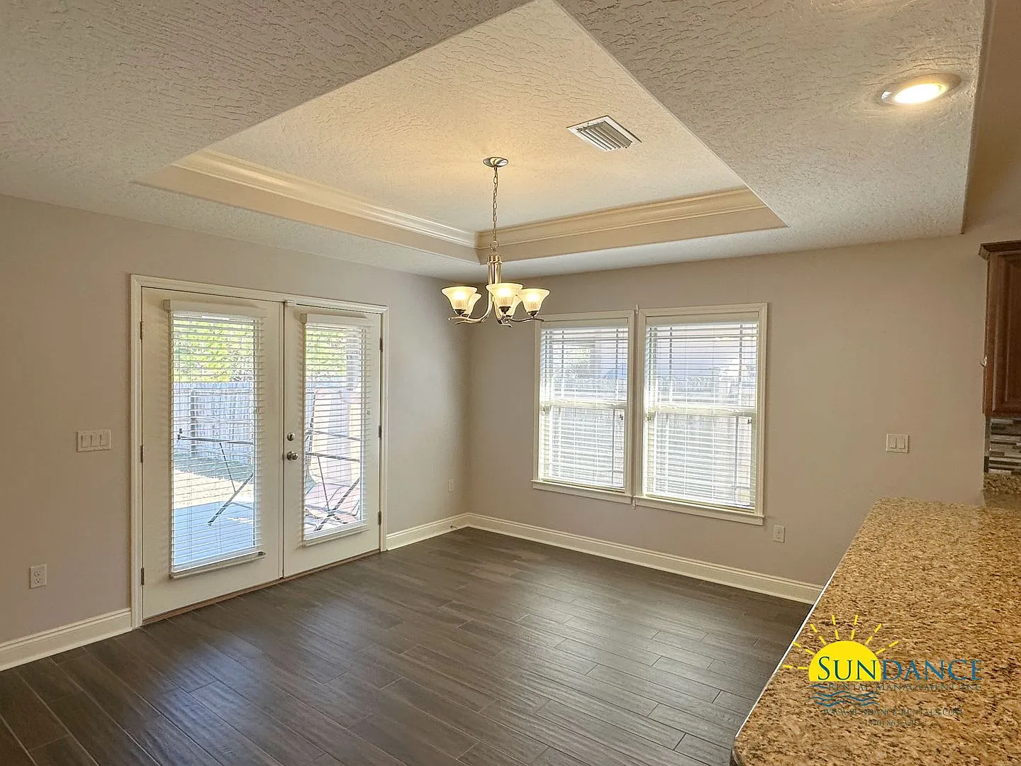 Stunning 3 Bedroom Home in Navarre with Large Backyard! — Photo 4