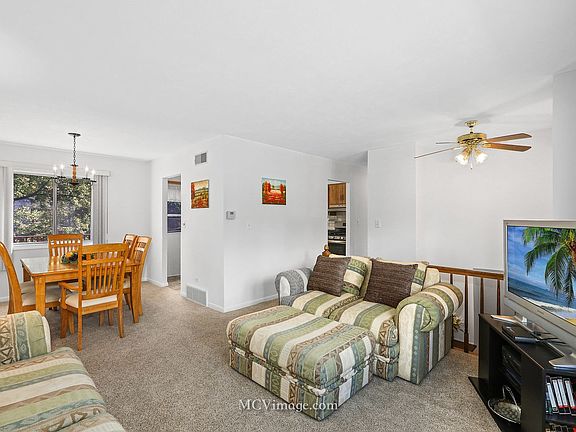 3rd image of 2215 Evergreen Ln