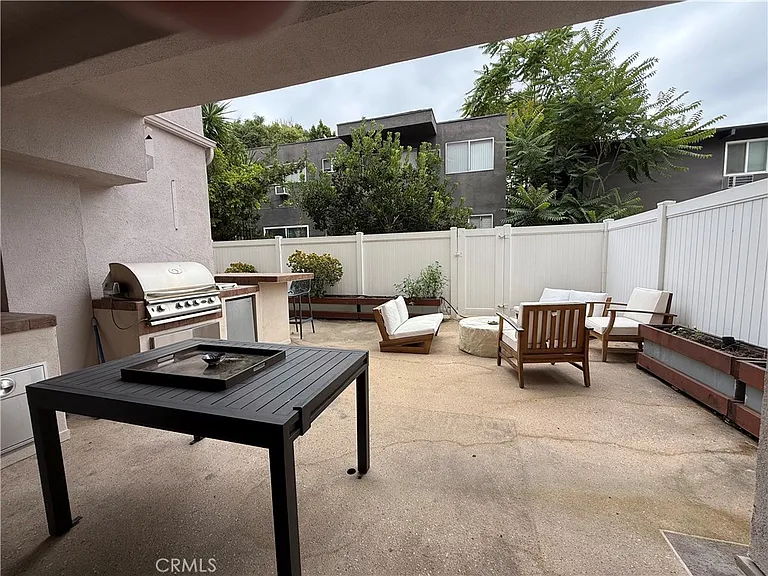 1410 N Curson Ave #105 — Photo 24