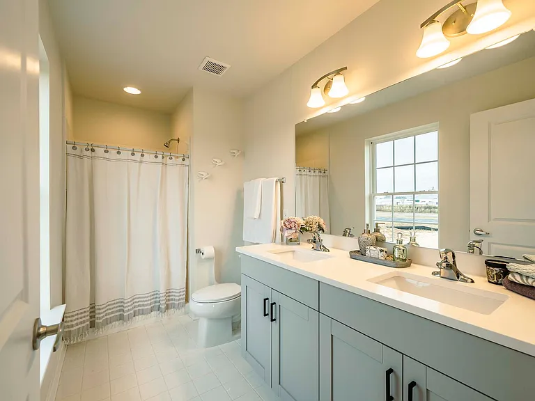 518 Bond St — Photo 3