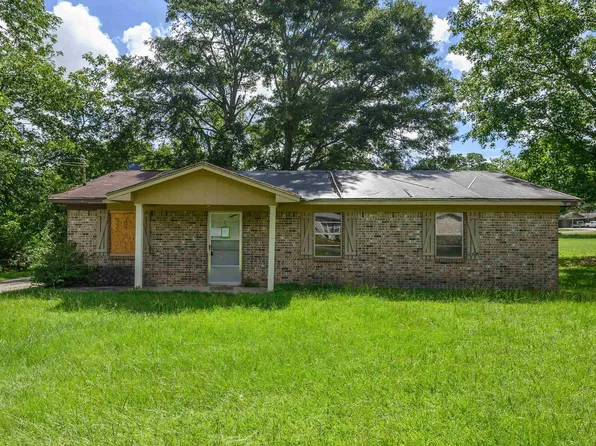 109 Lilly St, Clanton, AL 35045