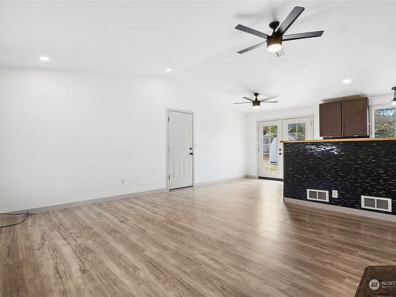 5th image of 539 Salal Street