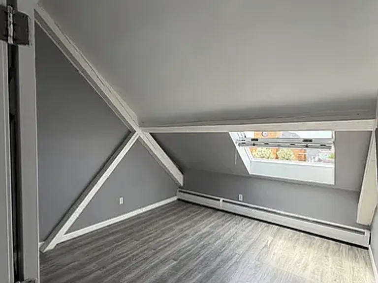 870 Pine St — Photo 4