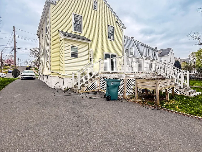 38 Grandview Ave — Photo 5