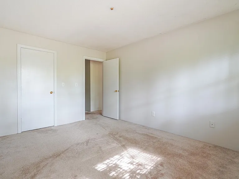 199 Aiken Ave — Photo 17