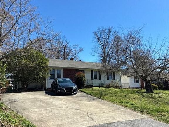 3rd image of 111 Williamsburg Dr