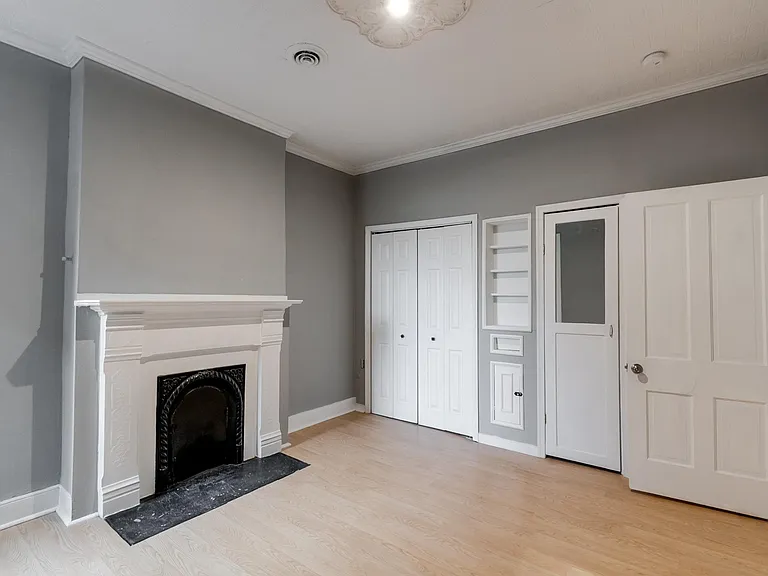 6 S Mulberry St — Photo 21
