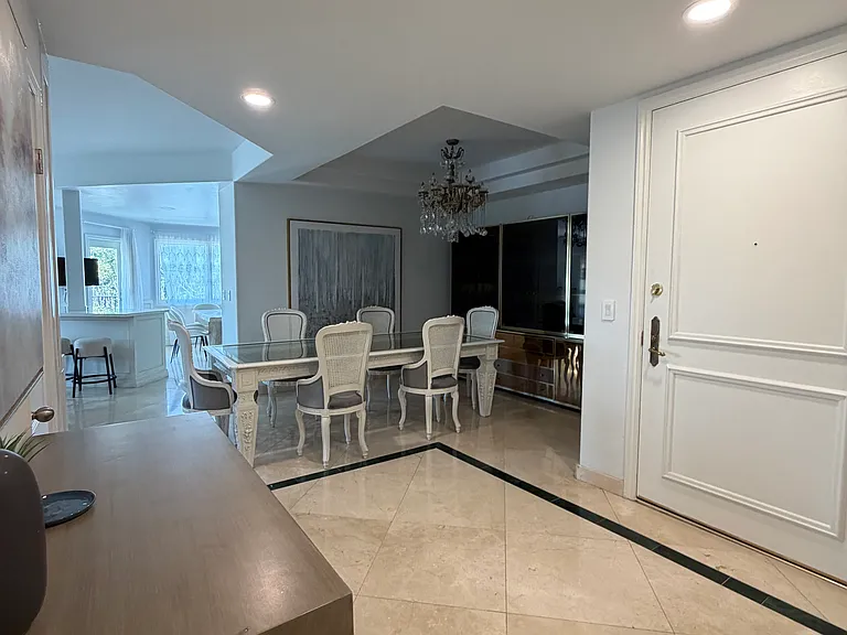 435 Arnaz Dr #200 — Photo 20