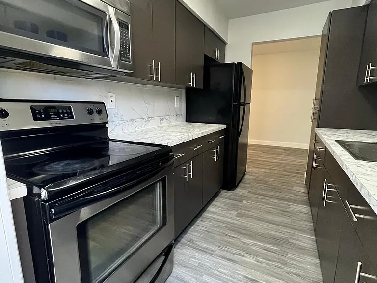 7511 Venetian St #4 — Photo 15