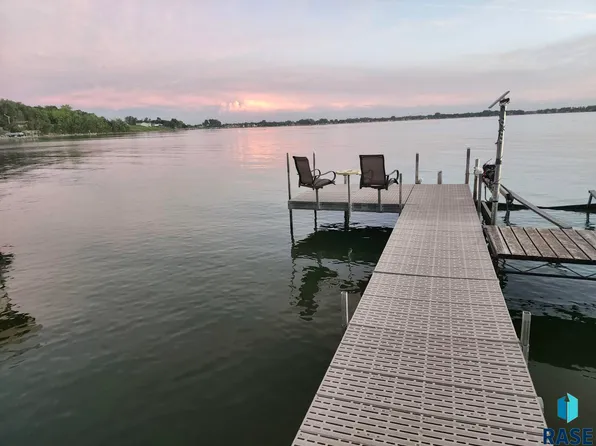 6719 Wentworth Park Dr, Wentworth, SD 57075