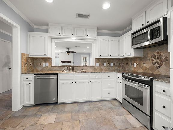 2nd image of 9817 Siegen Ln