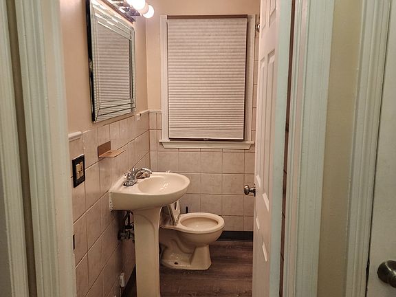 This is the one bathroom and w/bathtub and shower behind the door.
