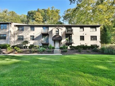 300 Gilkeson Rd APT 3C, Mt Lebanon, PA, 15228