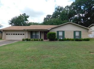 115 Rosewood Dr, Palestine, TX 75801