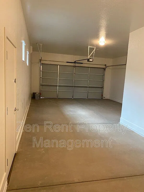 4 bed, 3.0 bath, 2812 sqft, $2,500 — Photo 3