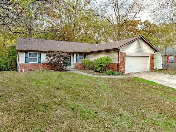 2nd image of 90 Mayflower Ct