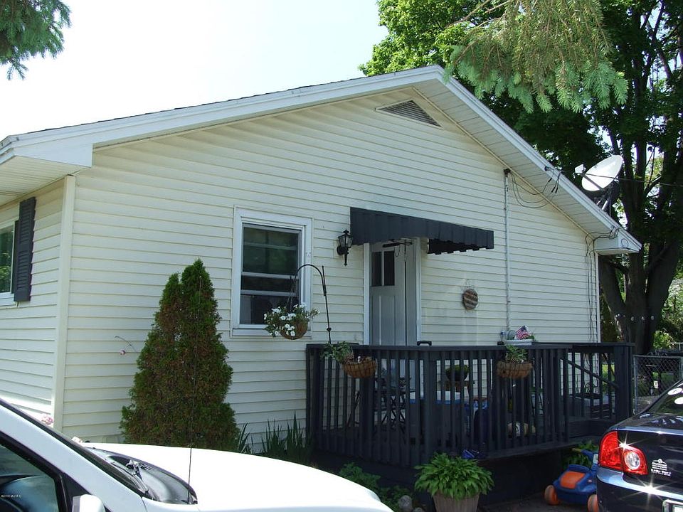 2nd image of 1946 Letart Ave