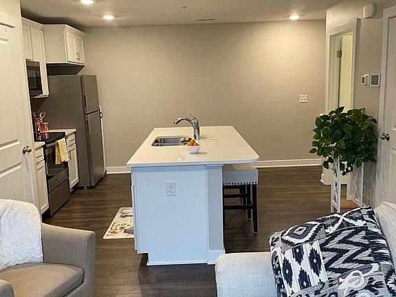 4th image of 214 NE 22nd Ln