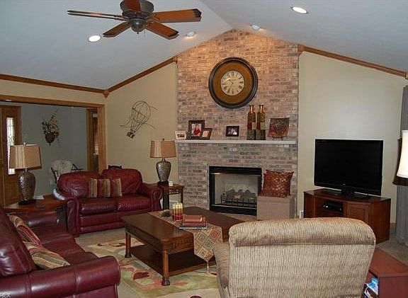 3rd image of 9640 Cherry Hills Dr