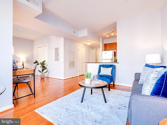 5th image of 1021 N Garfield St APT 508