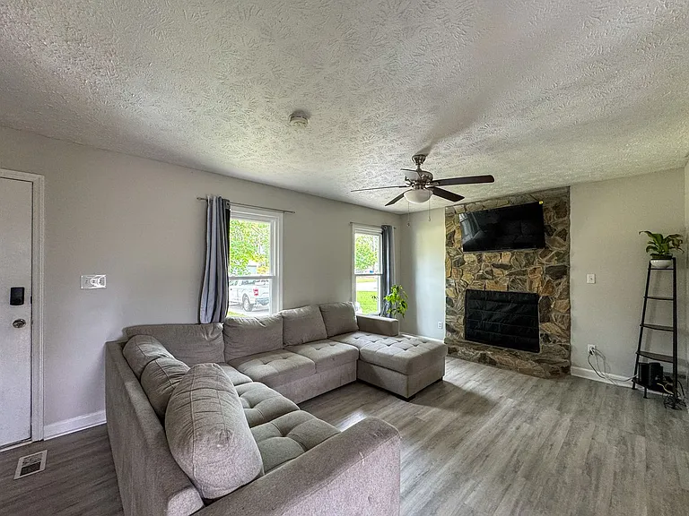 1025 Rim Rd — Photo 3
