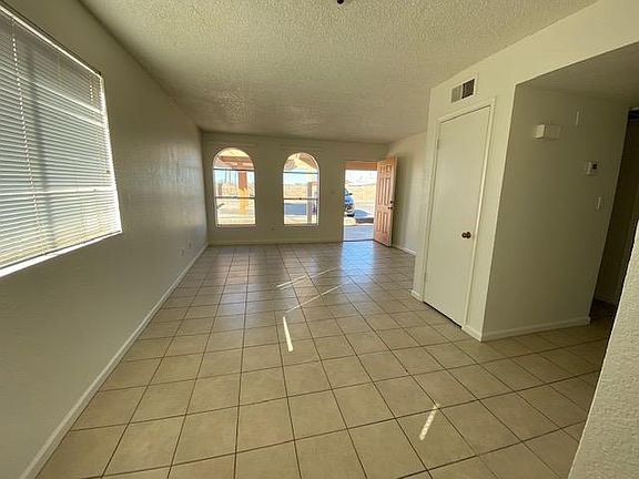 5th image of 371 W Spruell Ave APT D