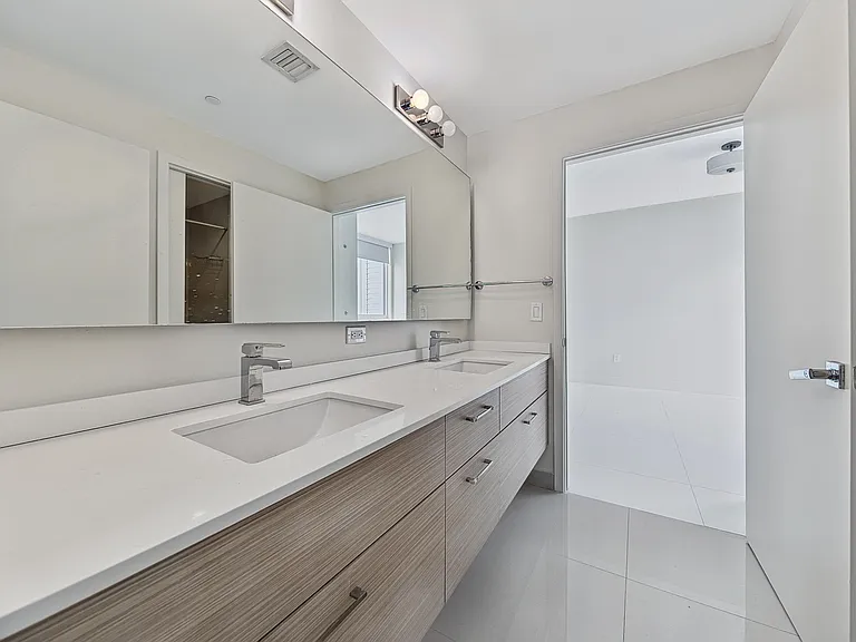 600 NE 27th St #1605 — Photo 33