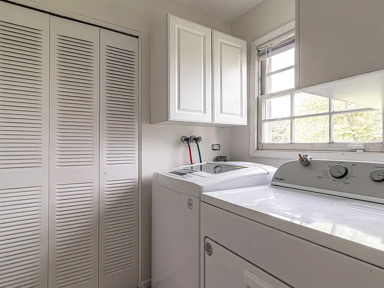 1075 Aspen Dr — Photo 13