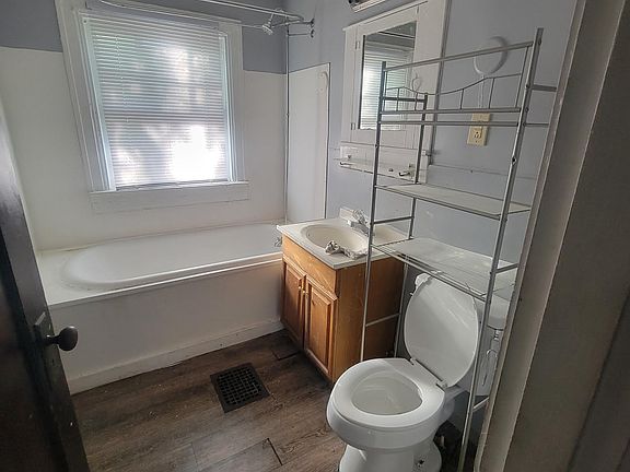 3rd image of 242 Delaware Ave