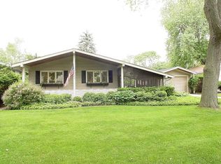 422 E Drury Ln, Barrington, IL 60010