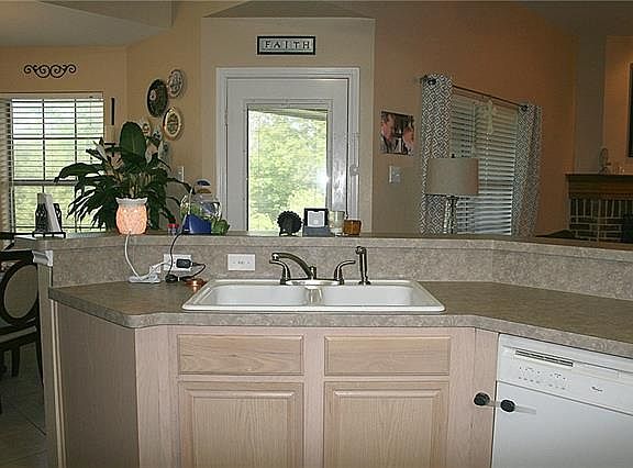 4th image of 1106 Woodside Ln