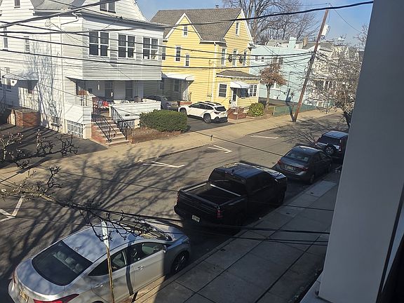 3rd image of 16 Lincoln Pl