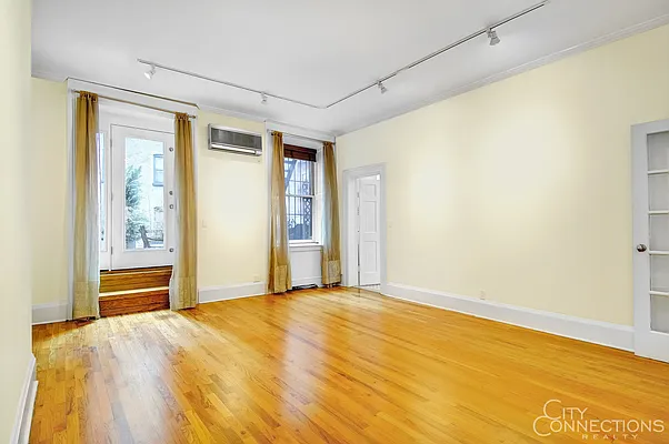 Rented by City Connections Realty | media 15