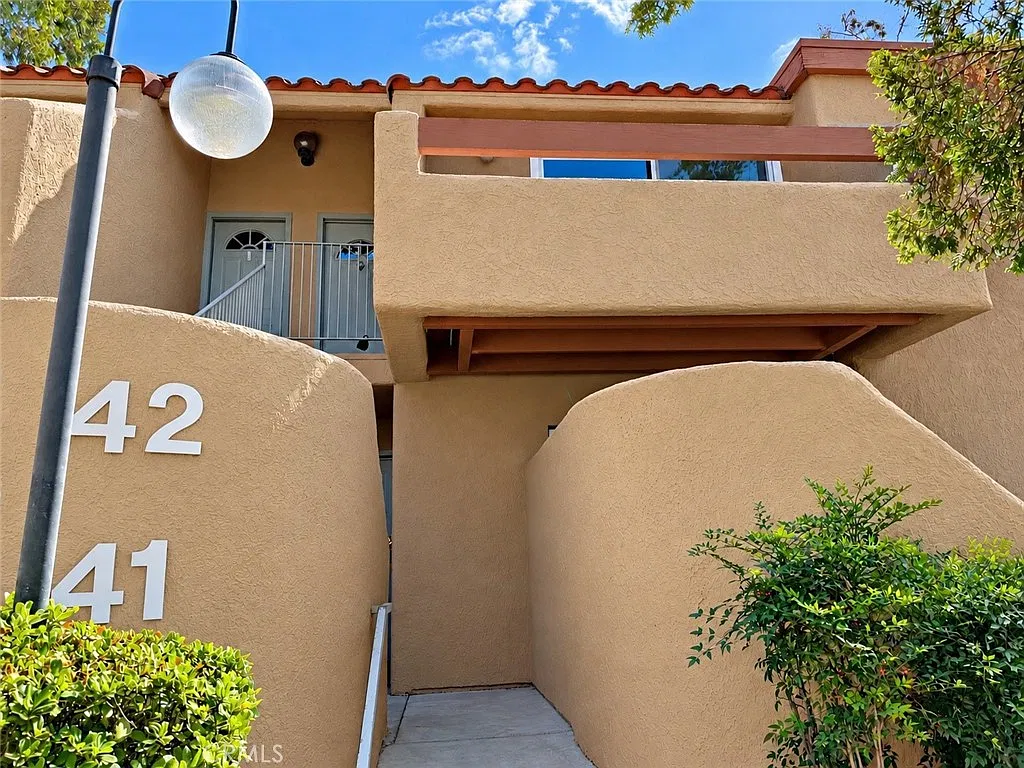 2 bed, 801 sqft, $1,900 — Photo 2