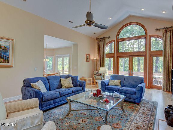 5th image of 10216 Ivanhoe Ct SE