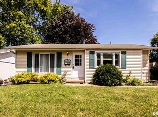 3809 W Warwick Dr, Peoria, IL 61615