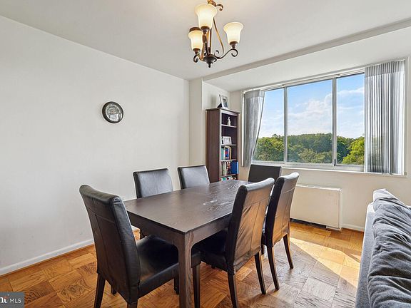4th image of 10401 Grosvenor Pl APT 906
