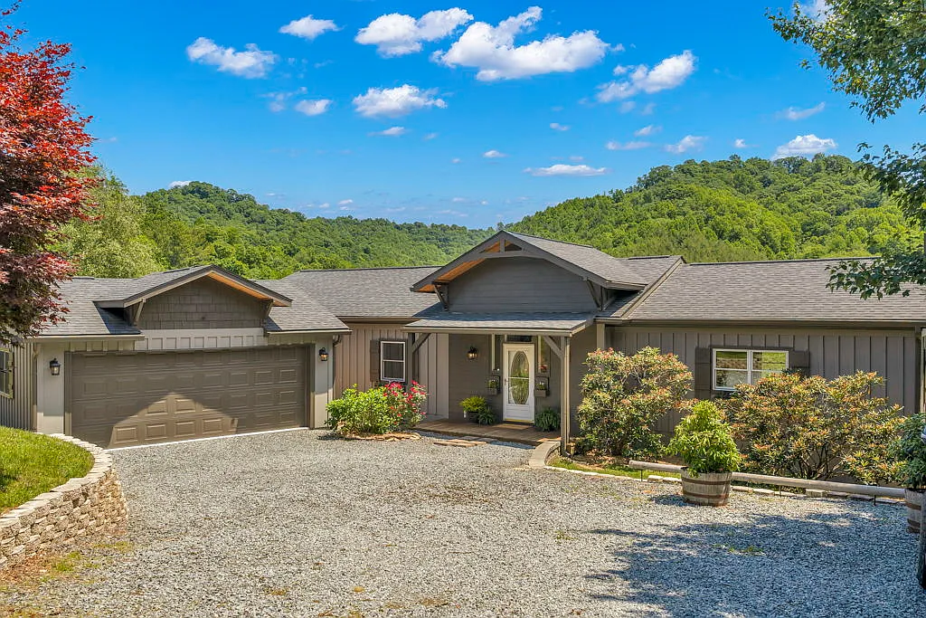 338 Woodbriar Dr — Photo 1