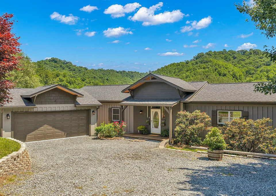 338 Woodbriar Dr