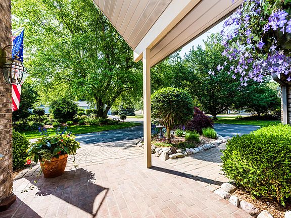 3rd image of 675 Ashley Ln